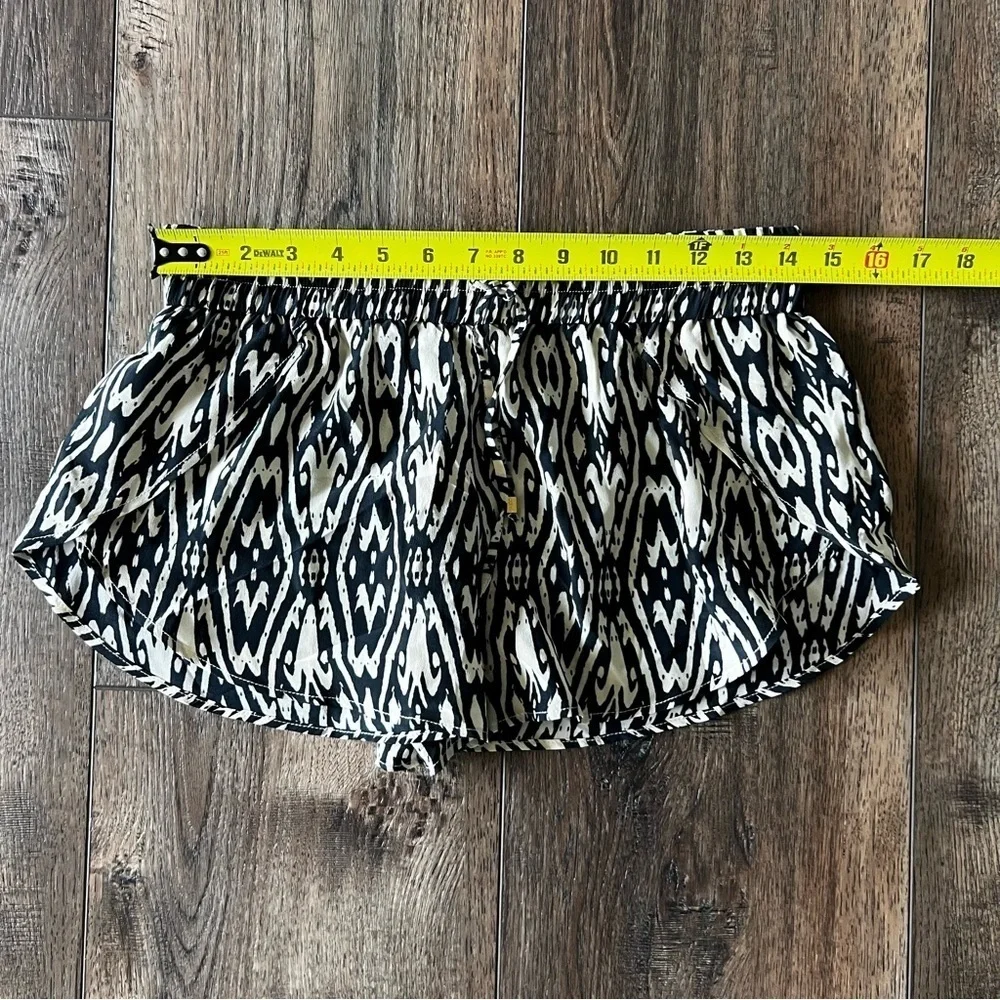 NWT Caffe Women’s Swim Shorts Coverup Black Cream Size Small